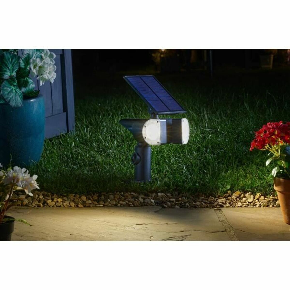 Solar garden lights