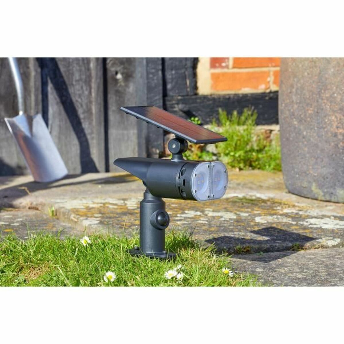 Solar garden lights