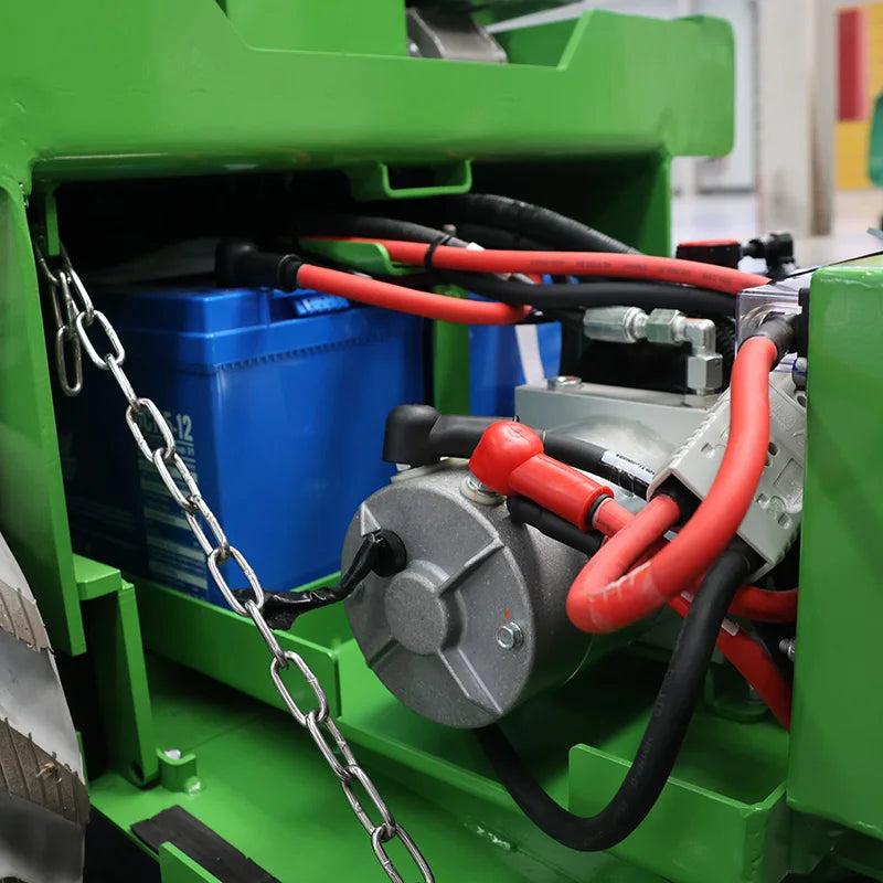 Self-propelled scissor lift is easy to operate, safe and efficient